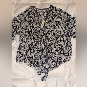NWT Max Studios black and white floral short sleeve blouse